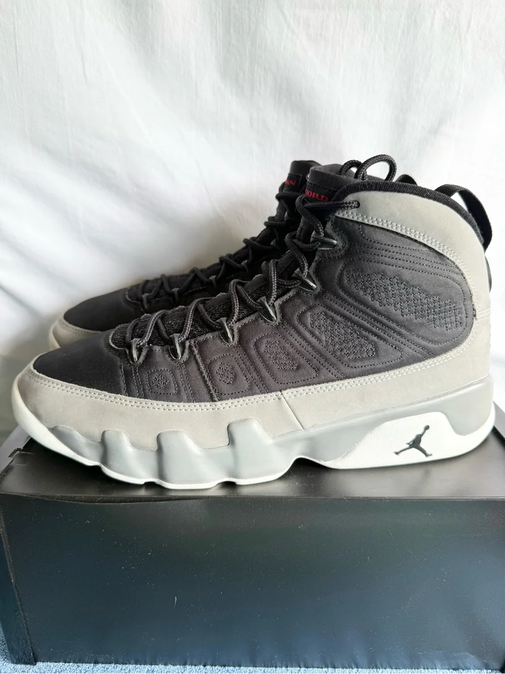 AUTHENTIC Jordan 9 Retro Particle Grey size 12 CT8019-060 2022 PRE-OWNED
